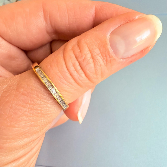 10K Solid Yellow Gold Diamond Round Channel Set Stackable Band Ring SIZE 7 - Picture 2 of 9